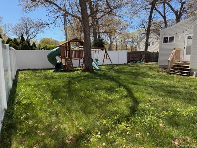 10 Hollingsworth Place, Centereach, NY 11720