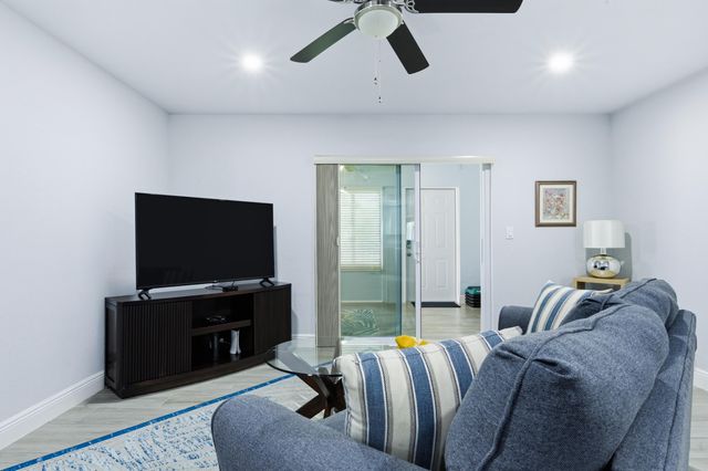 586 Laconia Circle, Lake Worth, FL 33467