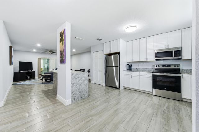 586 Laconia Circle, Lake Worth, FL 33467