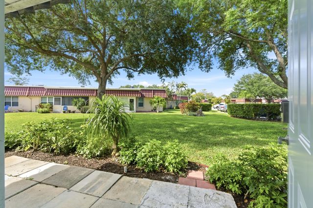 586 Laconia Circle, Lake Worth, FL 33467