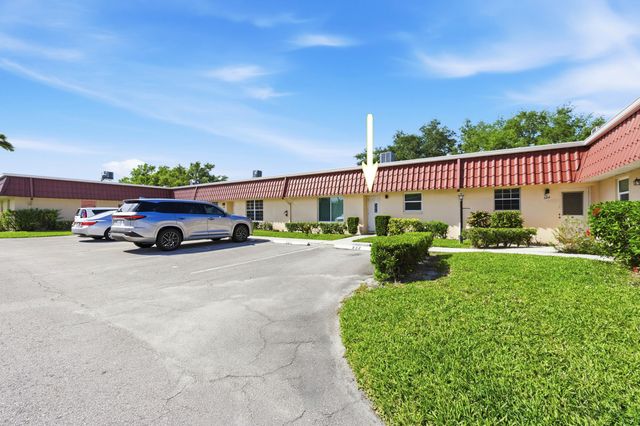 586 Laconia Circle, Lake Worth, FL 33467