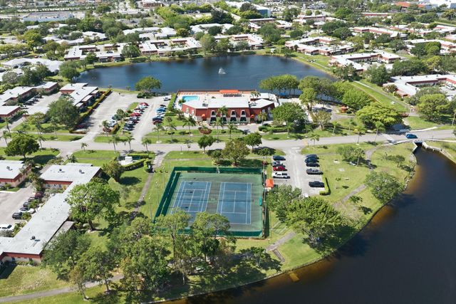 586 Laconia Circle, Lake Worth, FL 33467