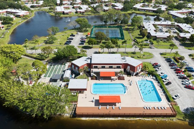 586 Laconia Circle, Lake Worth, FL 33467