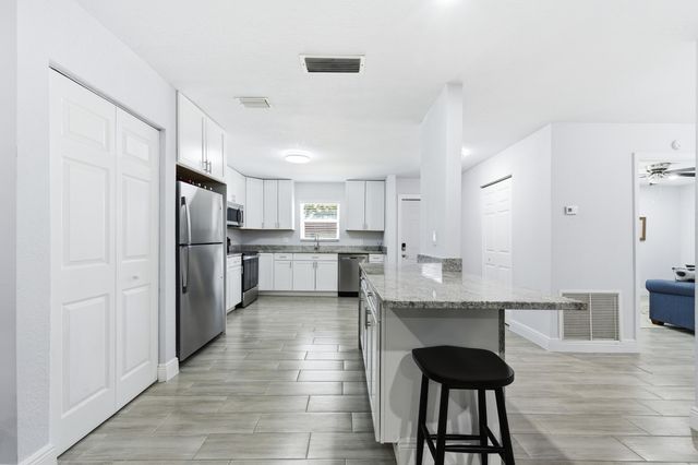 586 Laconia Circle, Lake Worth, FL 33467