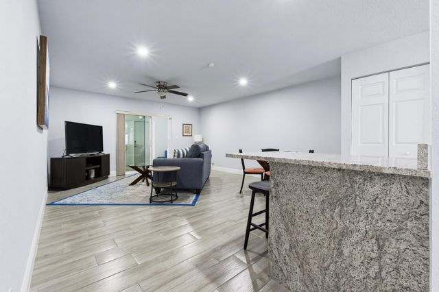 586 Laconia Circle, Lake Worth, FL 33467