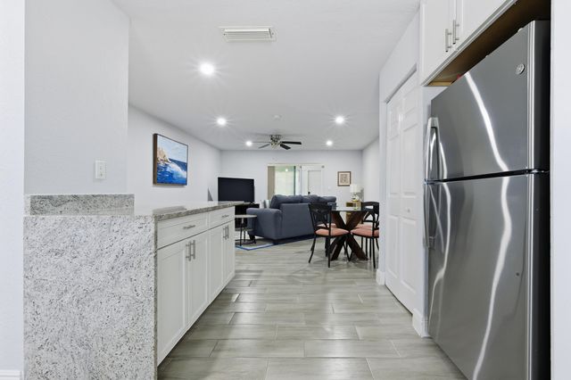 586 Laconia Circle, Lake Worth, FL 33467