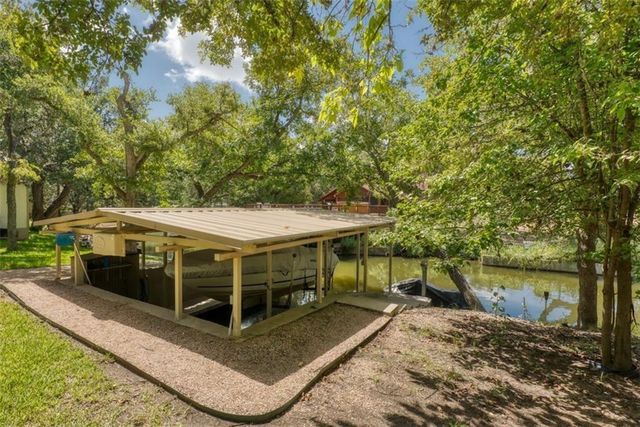 1943 Glencove DR, Kingsland, TX 78639
