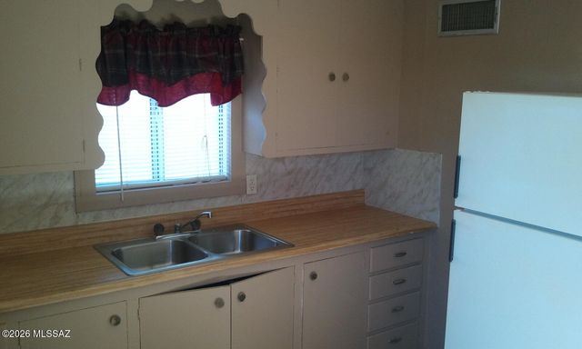 114 E Blacklidge Drive, Tucson, AZ 85705