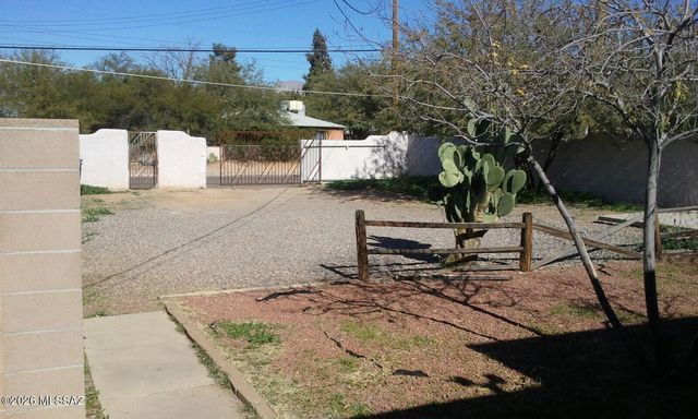 114 E Blacklidge Drive, Tucson, AZ 85705