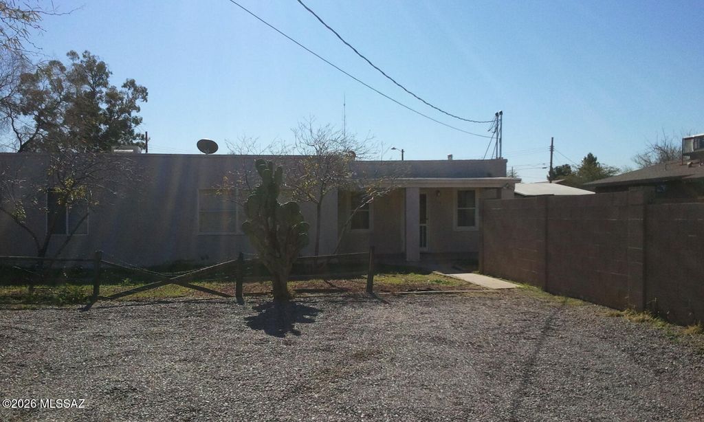 114 E Blacklidge Drive, Tucson, AZ 85705