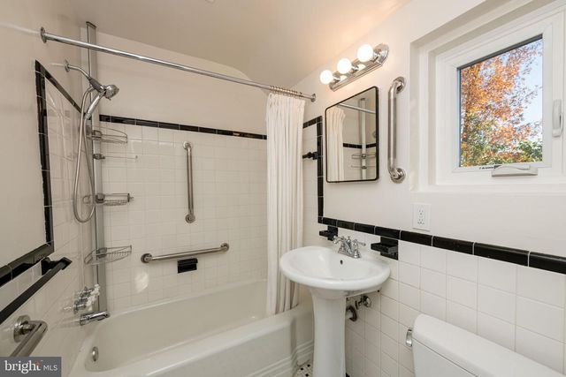 4814 ARLINGTON BLVD, Arlington, VA 22204