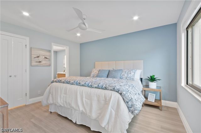 658 Broad AVE S J658, Naples, FL 34102