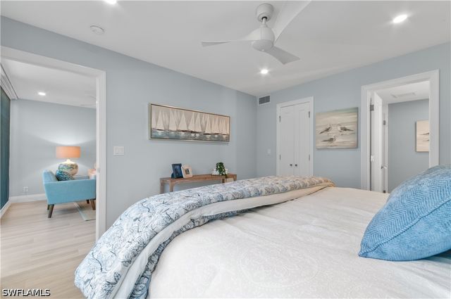 658 Broad AVE S J658, Naples, FL 34102