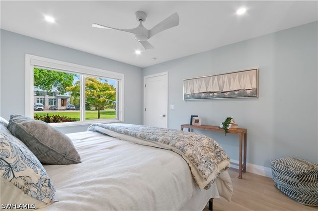 658 Broad AVE S J658, Naples, FL 34102
