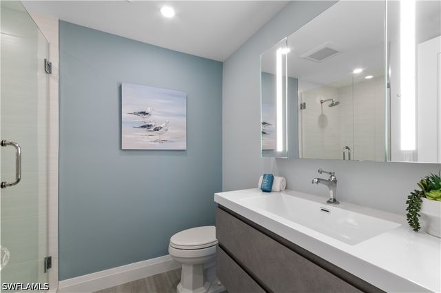 658 Broad AVE S J658, Naples, FL 34102