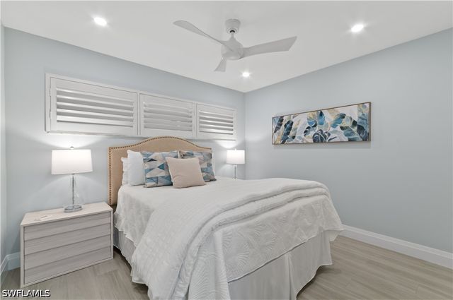 658 Broad AVE S J658, Naples, FL 34102
