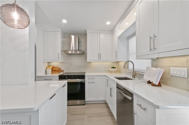 658 Broad AVE S J658, Naples, FL 34102