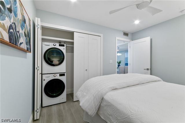 658 Broad AVE S J658, Naples, FL 34102