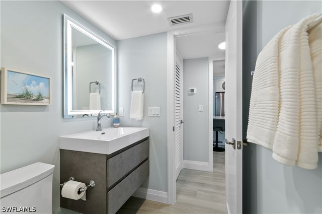 658 Broad AVE S J658, Naples, FL 34102