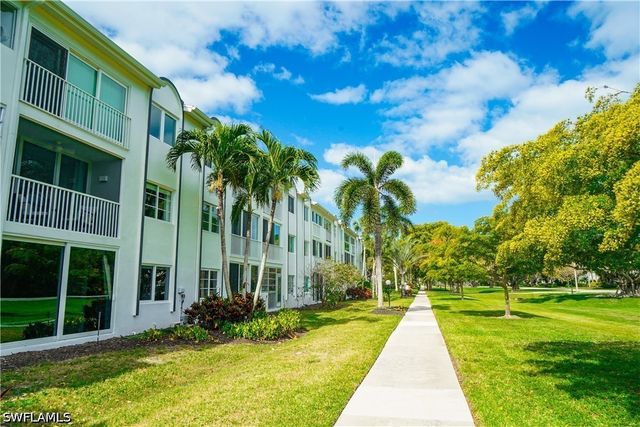 658 Broad AVE S J658, Naples, FL 34102