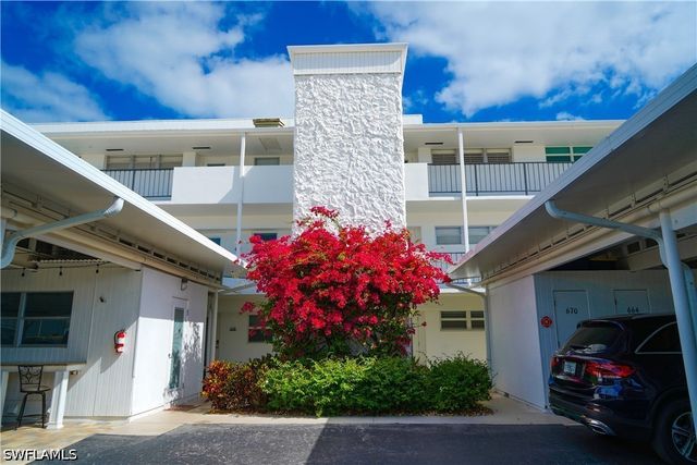 658 Broad AVE S J658, Naples, FL 34102