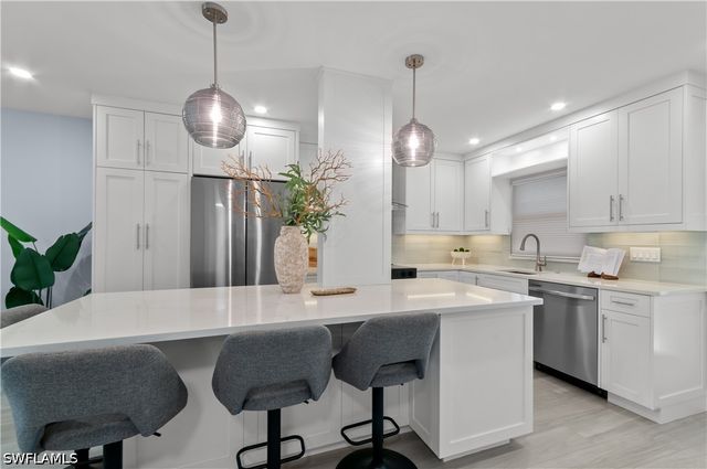 658 Broad AVE S J658, Naples, FL 34102