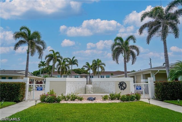 658 Broad AVE S J658, Naples, FL 34102