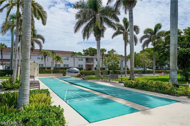 658 Broad AVE S J658, Naples, FL 34102