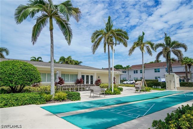 658 Broad AVE S J658, Naples, FL 34102
