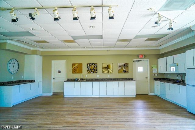 658 Broad AVE S J658, Naples, FL 34102