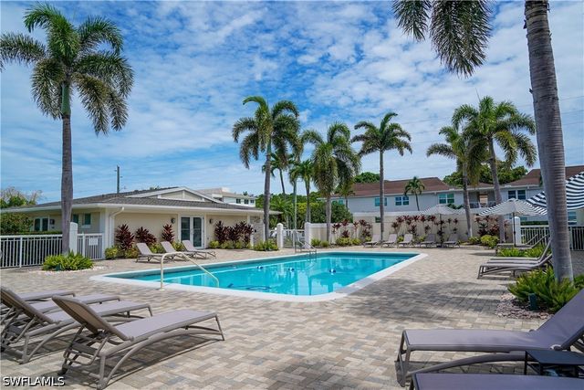 658 Broad AVE S J658, Naples, FL 34102