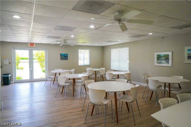 658 Broad AVE S J658, Naples, FL 34102