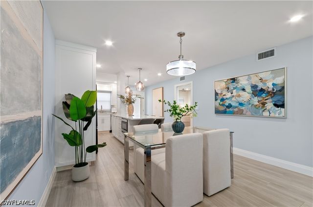 658 Broad AVE S J658, Naples, FL 34102
