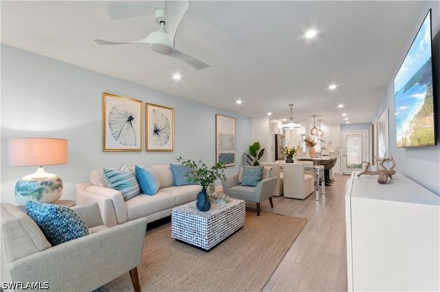 658 Broad AVE S J658, Naples, FL 34102
