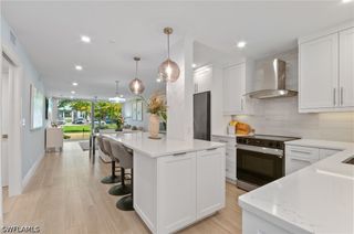 658 Broad AVE S J658, Naples, FL 34102