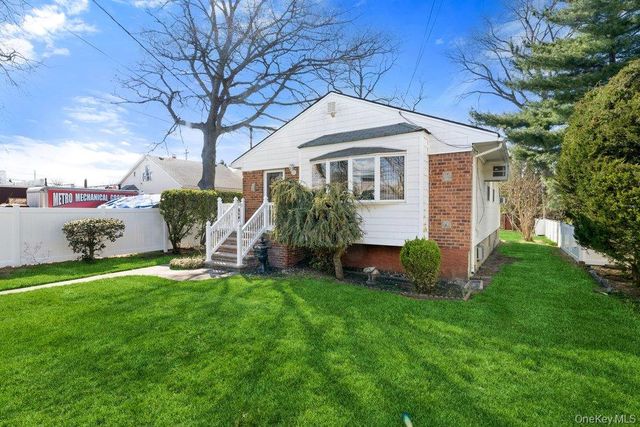 15 Woodlawn Avenue, Valley Stream, NY 11581