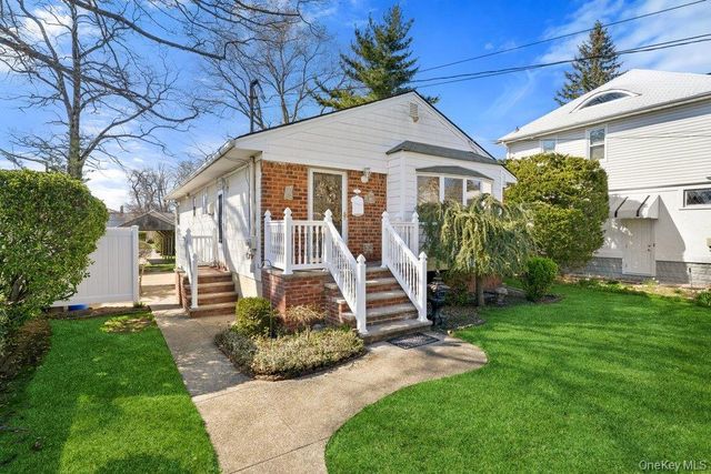 15 Woodlawn Avenue, Valley Stream, NY 11581