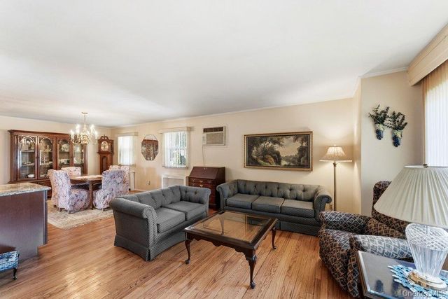 15 Woodlawn Avenue, Valley Stream, NY 11581