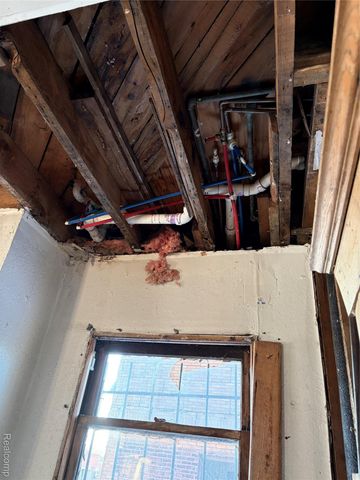 82 W Grand, Highland Park, MI 48203