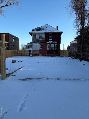 82 W Grand, Highland Park, MI 48203