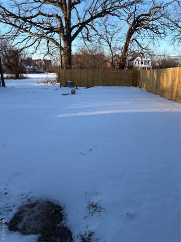 82 W Grand, Highland Park, MI 48203