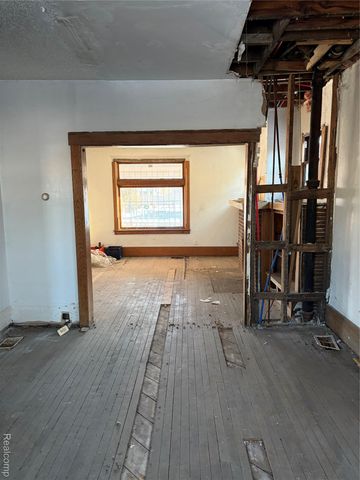 82 W Grand, Highland Park, MI 48203