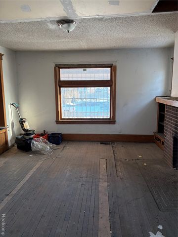 82 W Grand, Highland Park, MI 48203