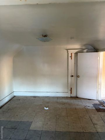 82 W Grand, Highland Park, MI 48203