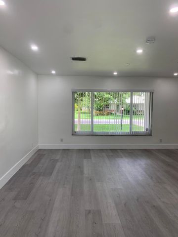 4005 NW 76th Avenue, Coral Springs, FL 33065