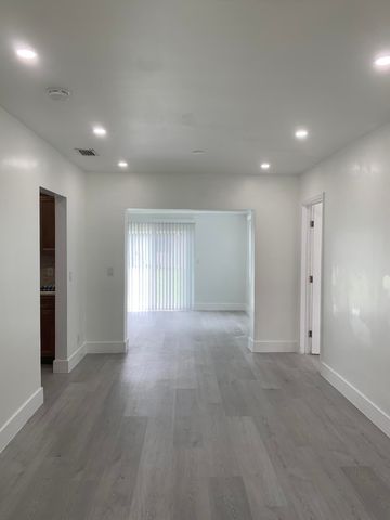 4005 NW 76th Avenue, Coral Springs, FL 33065