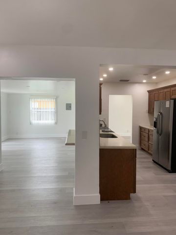 4005 NW 76th Avenue, Coral Springs, FL 33065