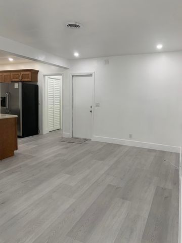 4005 NW 76th Avenue, Coral Springs, FL 33065