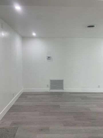 4005 NW 76th Avenue, Coral Springs, FL 33065