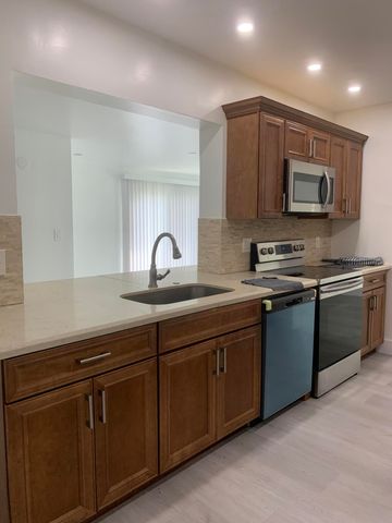 4005 NW 76th Avenue, Coral Springs, FL 33065